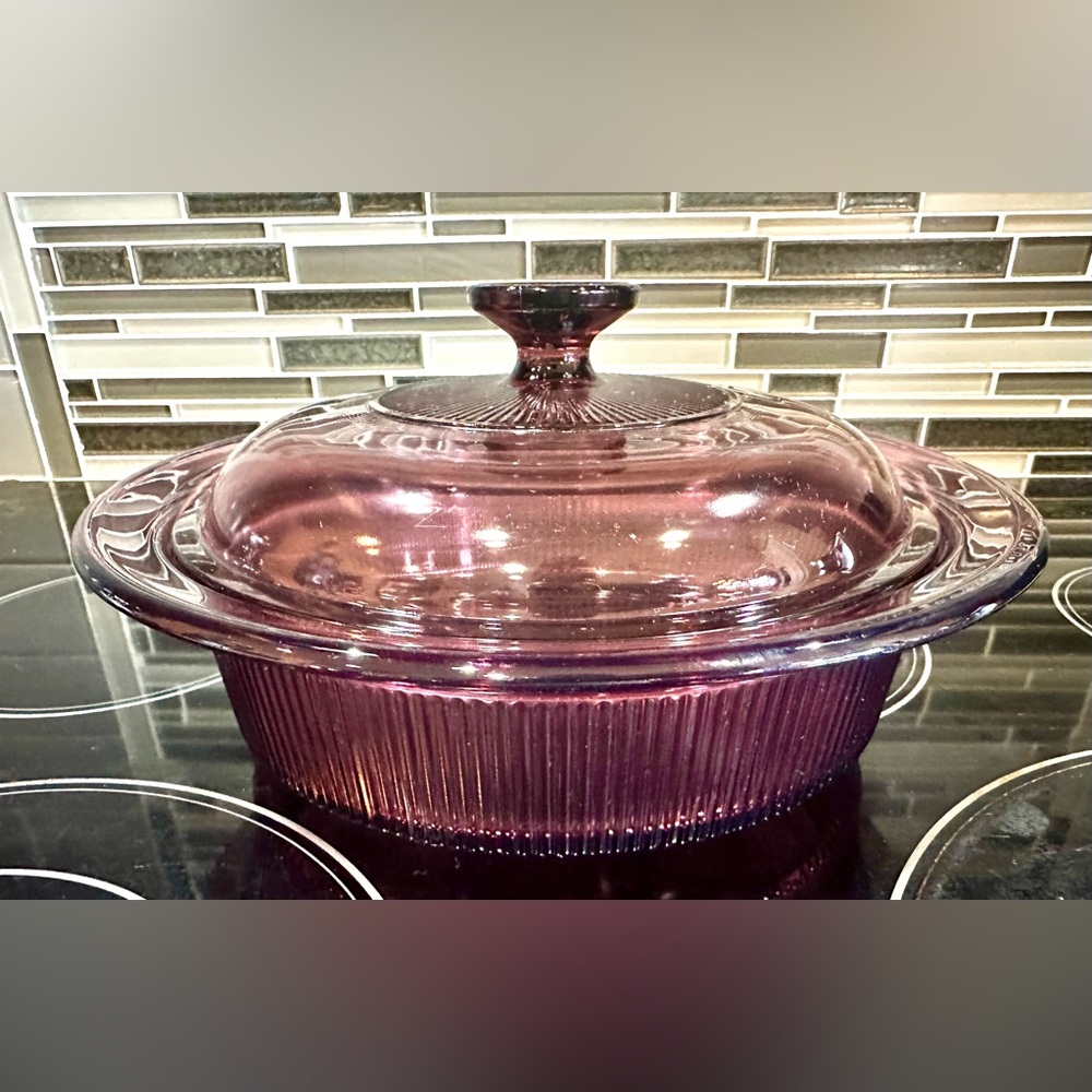 Vtg Corning Visions By Pyrex Cranberry Casserole Dish W/Lid  1.5 quarts V 32-B